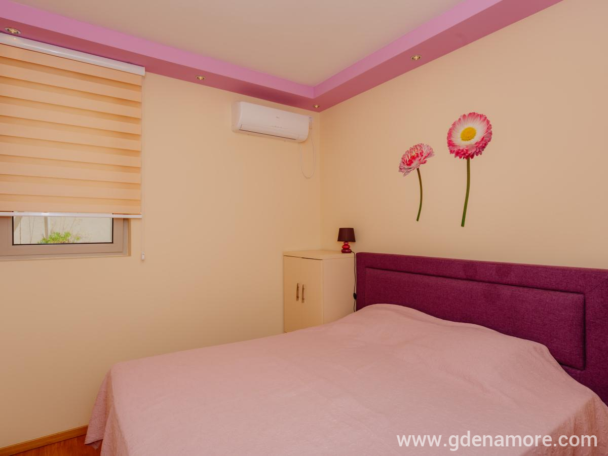 Apartman Ana, privatni smeštaj u mestu Pržno, Crna Gora - spavaca soba